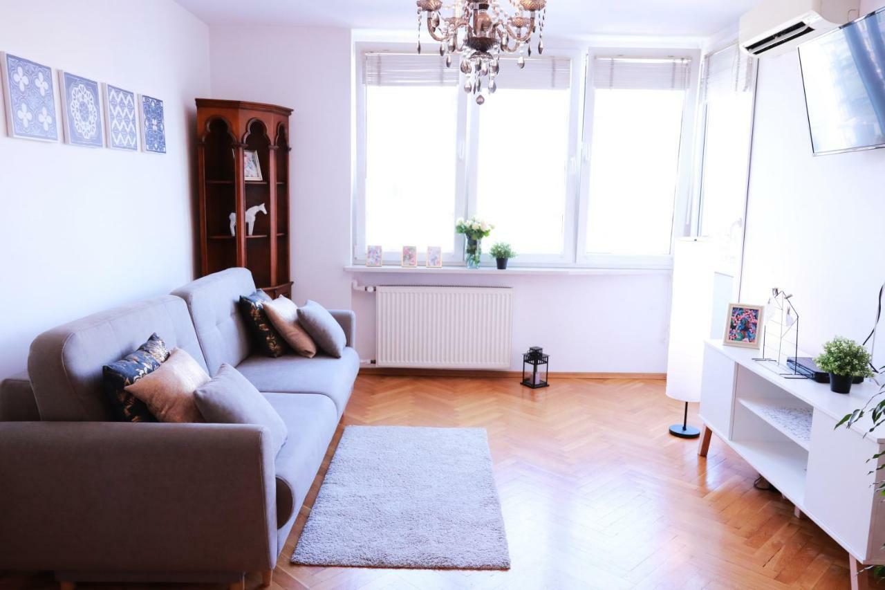 Cozy And Great Location By Cooee Apartments وارسو المظهر الخارجي الصورة